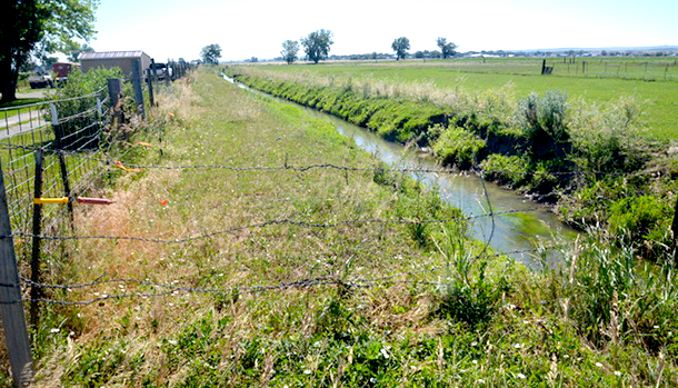 Khám phá Huntley Project Irrigation District - một hệ thống đường ống tưới tiêu hiện đại và tiện ích! Nó giúp đảm bảo cho khu vực nông nghiệp có được nguồn nước đủ và phân phối đều cho mỗi địa phương! Hãy cùng xem các hình ảnh thú vị liên quan đến Huntley Project Irrigation District để hiểu rõ hơn về dự án này nhé!